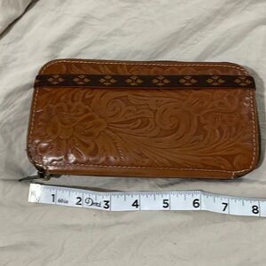 Beautiful 😍 Patricia Nash wallet in great preloved condition!